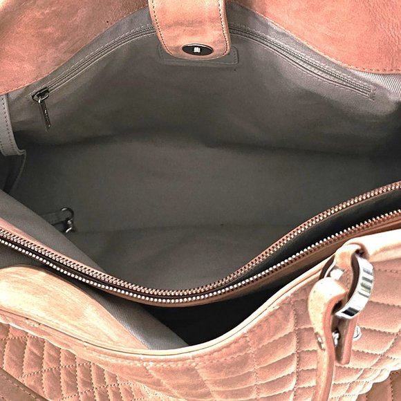 CHANEL -Spiral Sea Tote Quilted Iridescent Calfskin Bag! -AUTHENTIC! - Picture 6 of 16